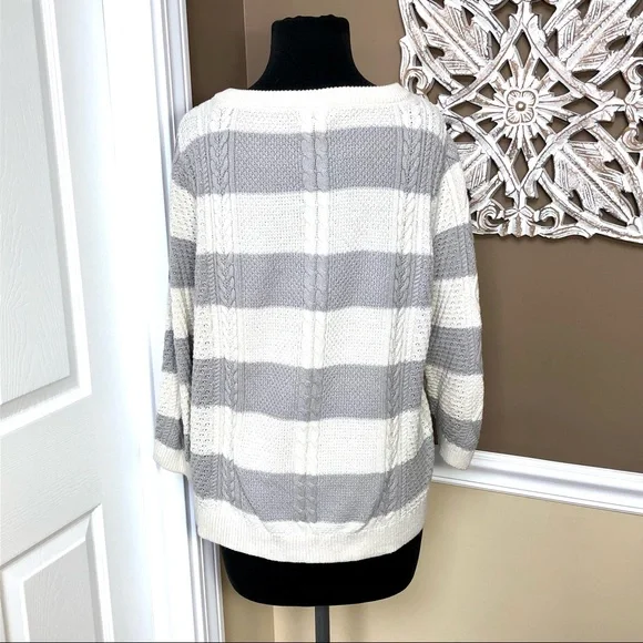 ⭐️ Lands End Gray and White Striped Cable Knit Sweater Size LARGE - Picture 5 of 12